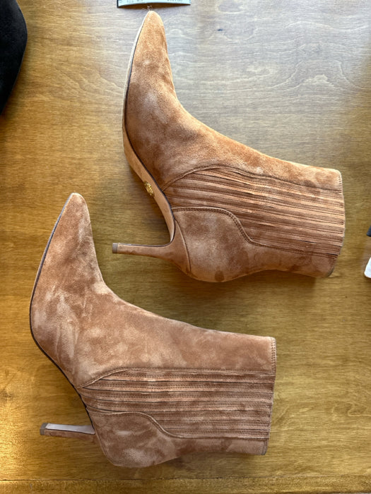 Veronica Beard Shoe Size 8.5 Camel Suede Stiletto stretch sides Ankle Boots