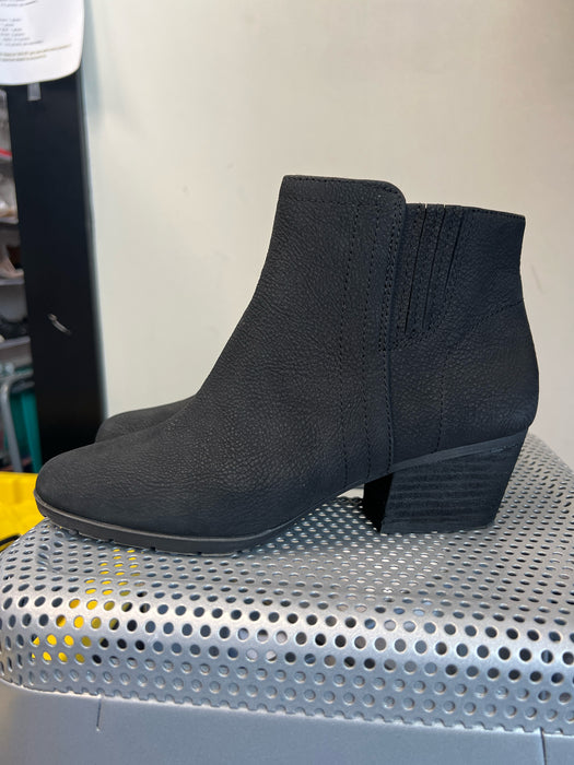 Blondo Shoe Size 6.5 Black Leather Round Pointed Toe Block Heel Side Zip Booties