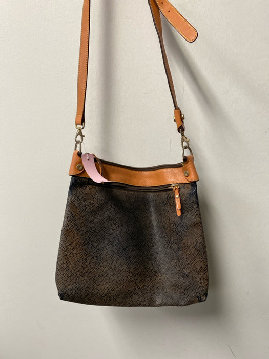 Bric's Tan & brown Leather Pebbled Shoulder Strap Top Zip front pocket Bag